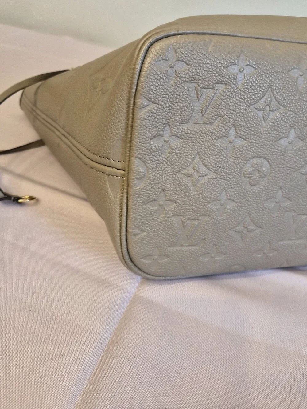 Louis Vuitton Neverfull MM Empreinte Turtle Dove Microchipped